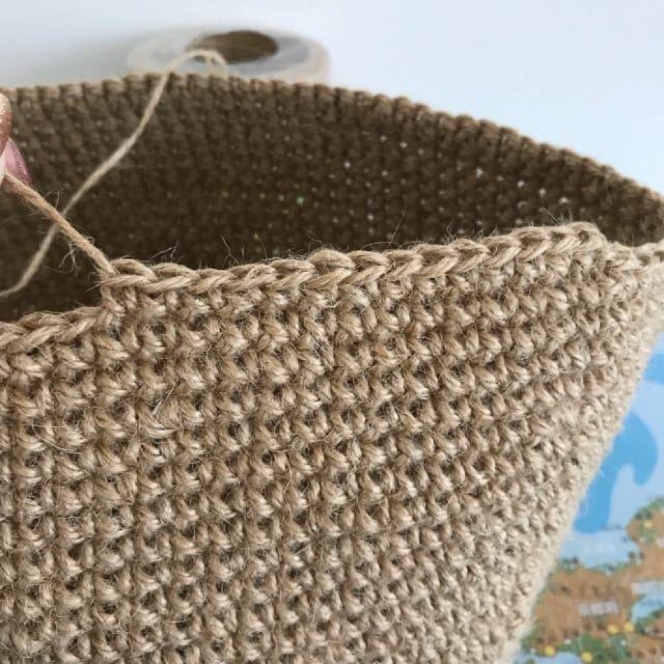 How to make a straw bag