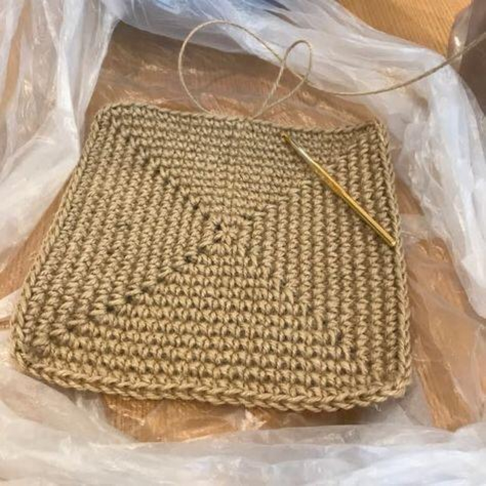 How to make a straw bag